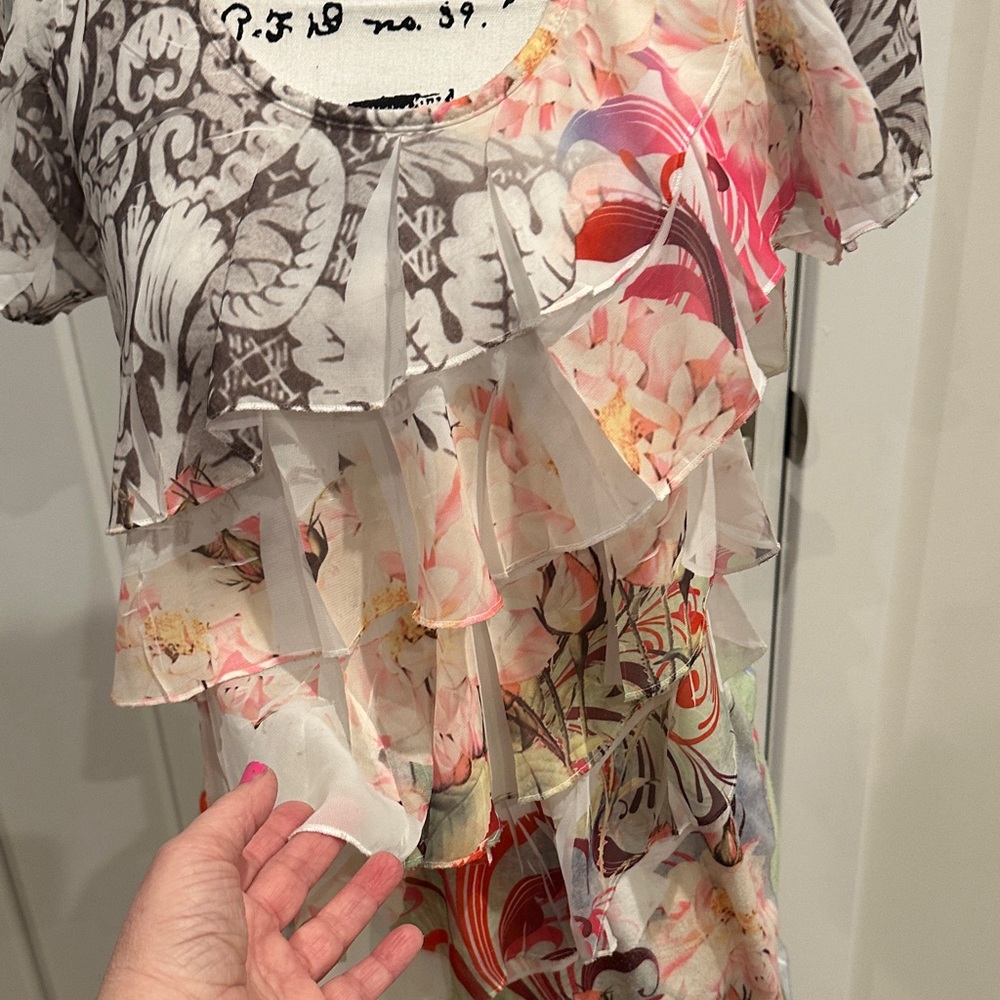 🩵$5 FLORAL Multicolor Ruffle SHORT SLEEVE BLOUSE. SIZE MEDIUM. - Picture 3 of 10